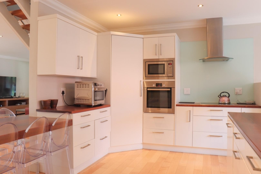 To Let 6 Bedroom Property for Rent in Voelklip Western Cape